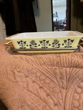Vintage Pyrex Black Needlepoint Space  Saver Casserole Dish